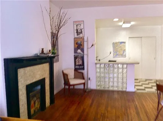 Sold by R New York | media 7