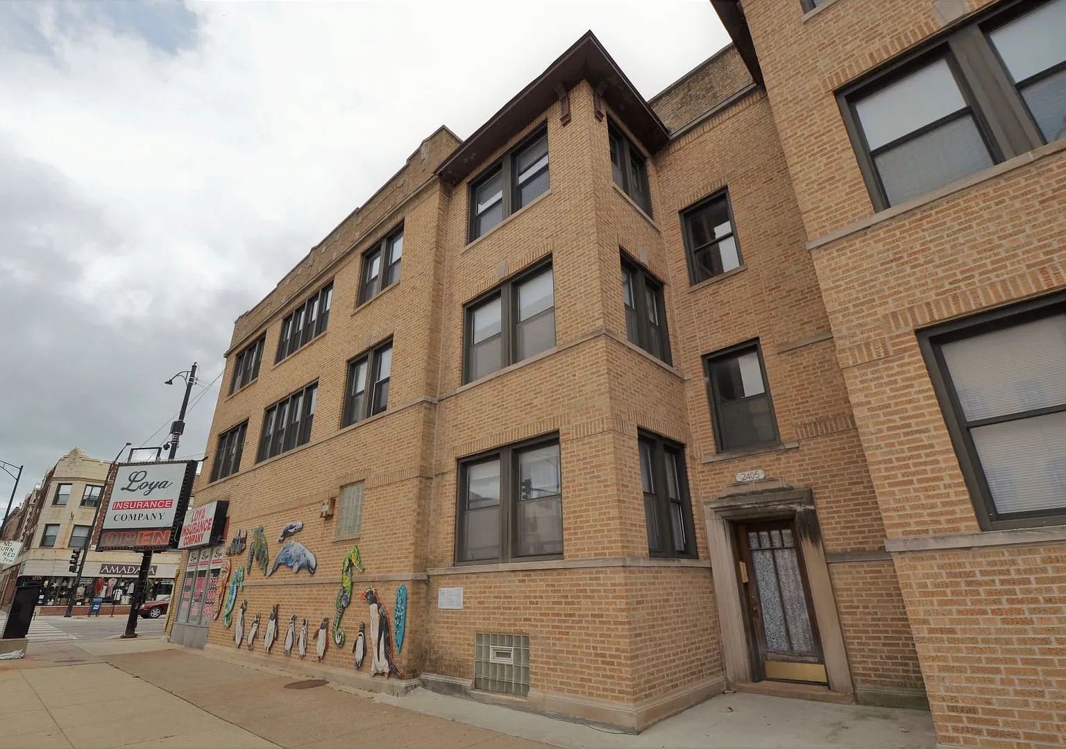 2 bed, 1200 sqft, $2,300 — Photo 2