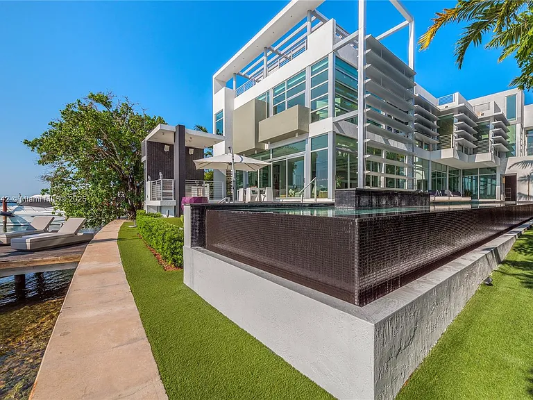 440 S Hibiscus Dr — Photo 17