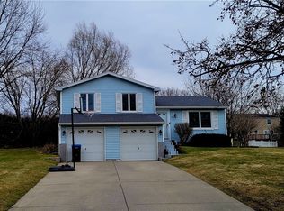 125 Pacer Dr, Henrietta, NY 14467