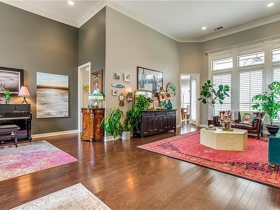 5th image of 609 Bordeaux Dr