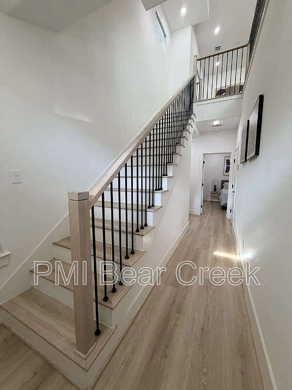 3 bed, 3.5 bath, 1847 sqft, $2,700 — Photo 4