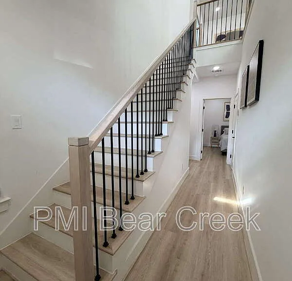 2706 Cochran St — Photo 4