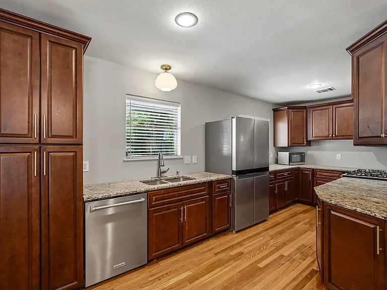 3206 Albin Dr — Photo 16