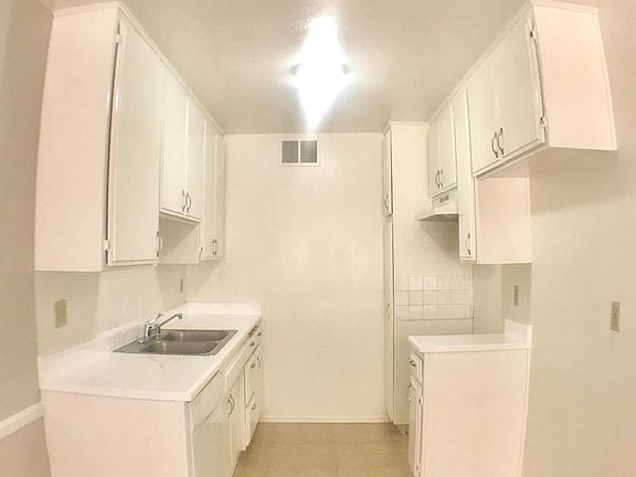 5th image of 6543 Woodman Ave APT 104
