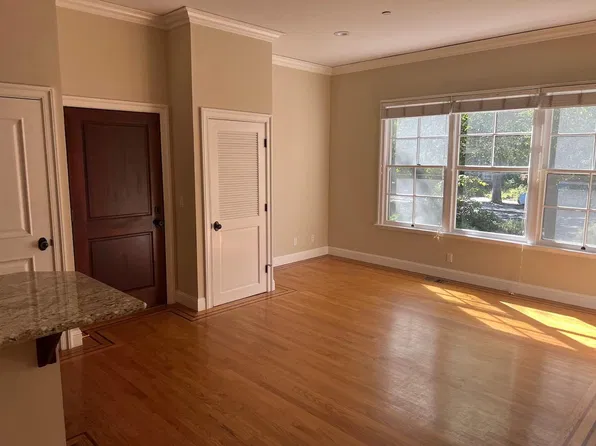1121 Bryant St #2, Palo Alto, CA 94301