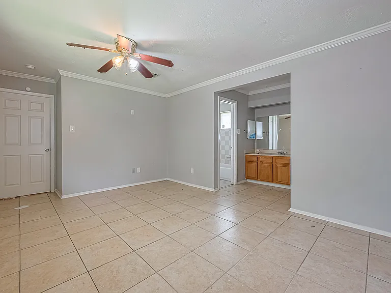 1627 Oakbury Dr — Photo 2