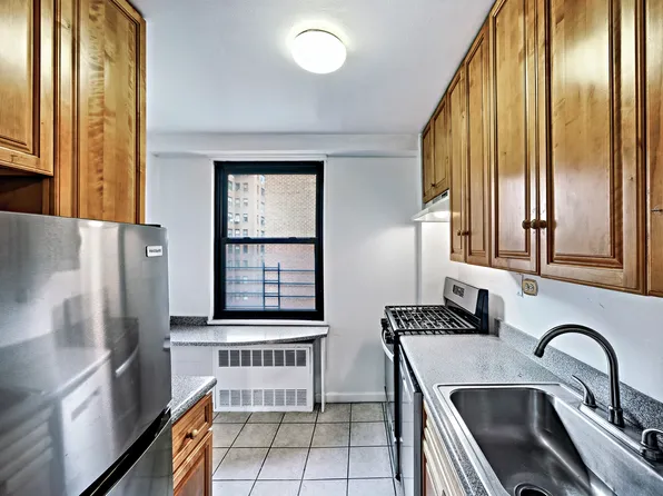 305 East 40th Street image 9 of 16