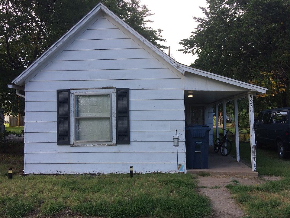 1st image of 924 E 2nd Ave