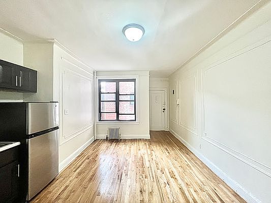 4th image of 4229 Judge St APT 3g