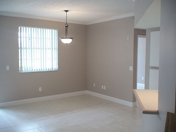 4th image of 3215 NE 184th St APT 14102