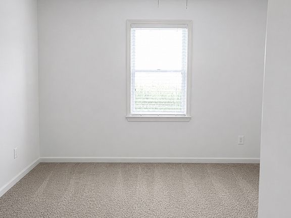4th image of 320 Seagraves Dr