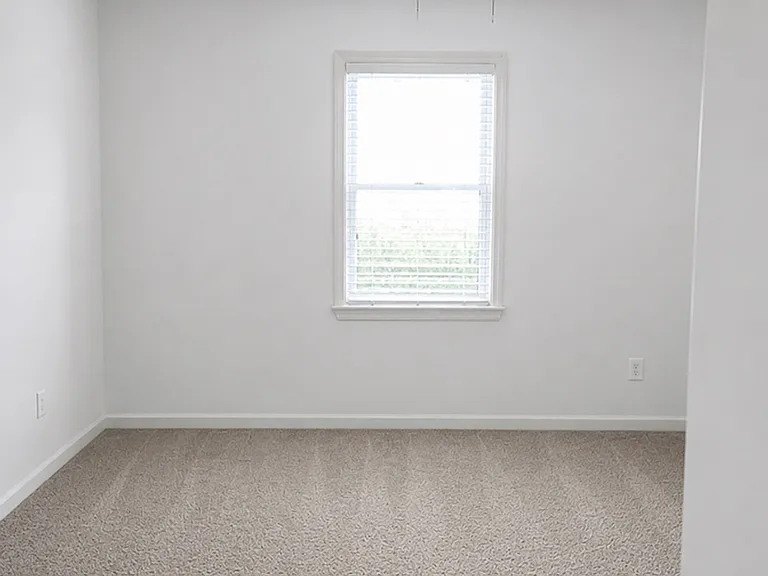 320 Seagraves Dr — Photo 4