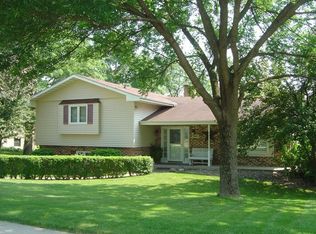 1225 Kelly Ln, Dubuque, IA 52003