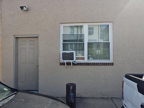 5th image of 3128 Richmond St