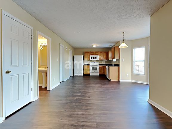 5th image of 881 Yellowwood Dr