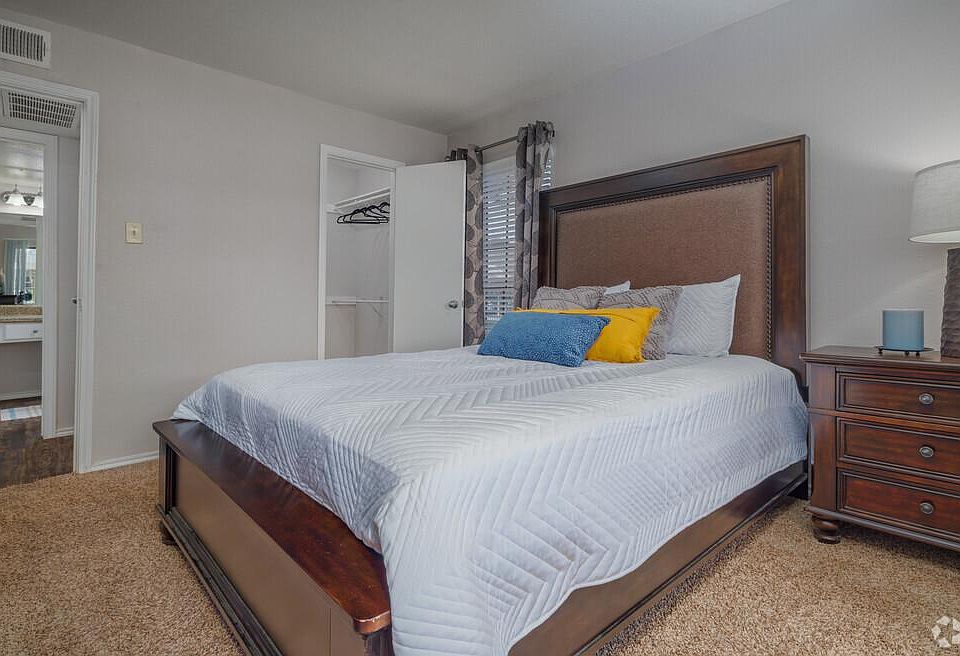 1st image of 6350 Meadowvista Dr #526