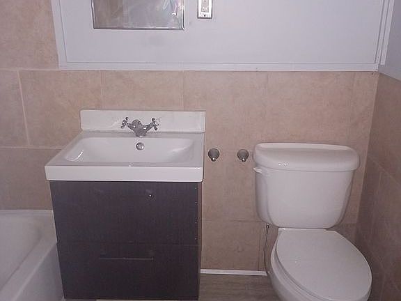 3rd image of 102 SE 6th Ave