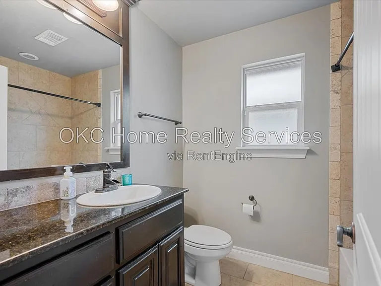 625 NE 23rd St — Photo 37