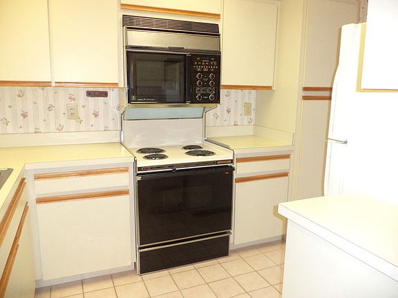 3rd image of 4105 Brentwood Park Cir