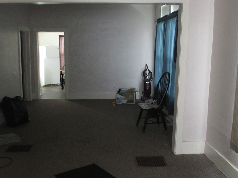2nd image of 216 N 8th St