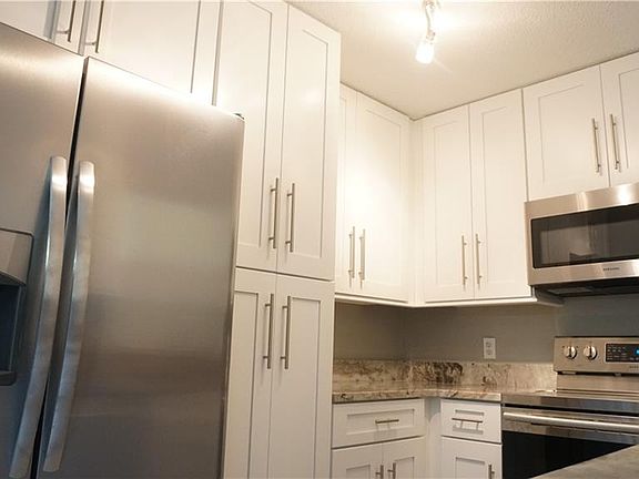 3rd image of 119 Alderwood Dr