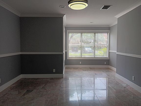 4th image of 3440 Pinewalk Dr N APT 515