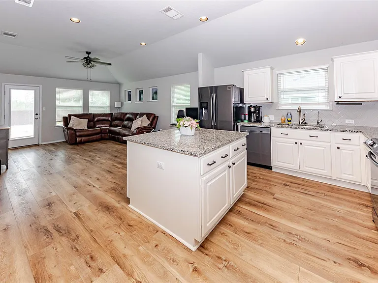 303 Schuyerville Dr — Photo 6
