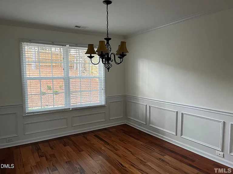 109 Cranwell Ct — Photo 3