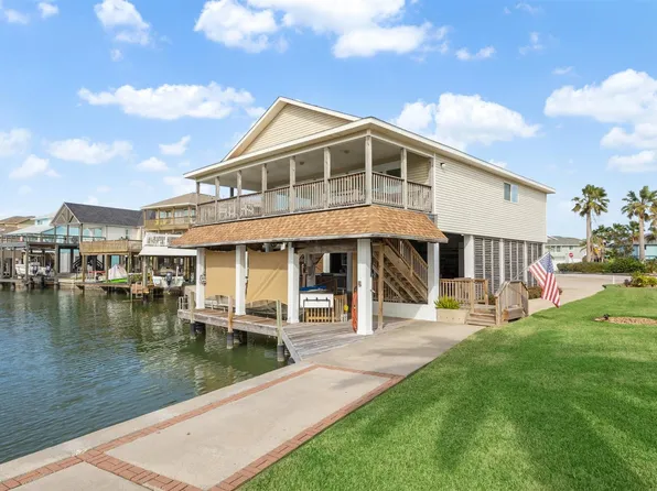 223 Easterly Dr, Tiki Island, TX 77554