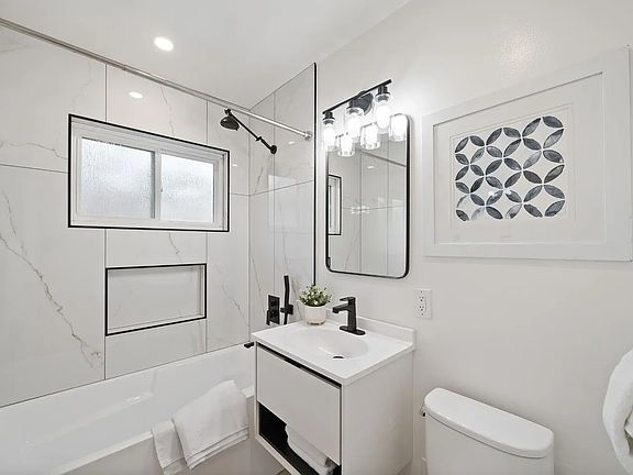 5th image of 242 Thurston St #100