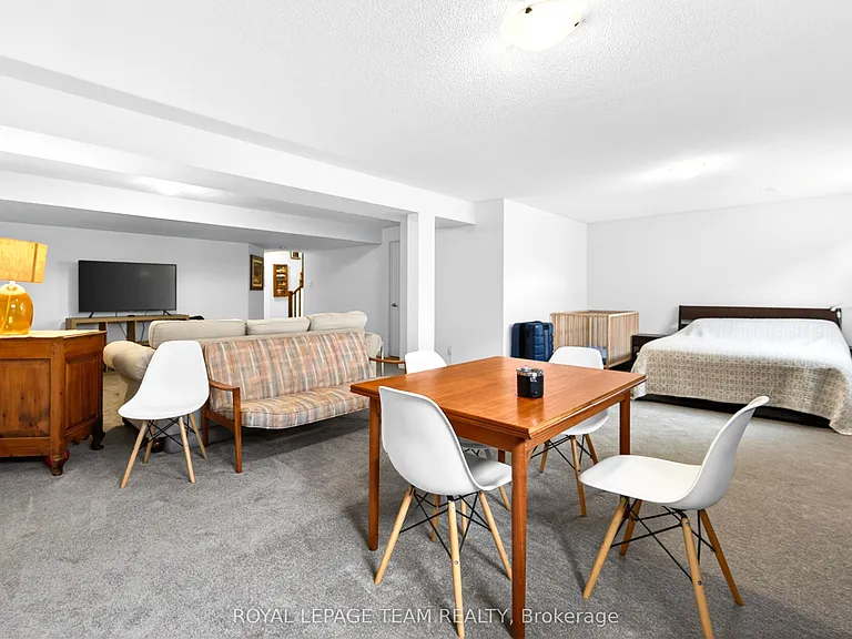 160 Highgarden Ter — Photo 40