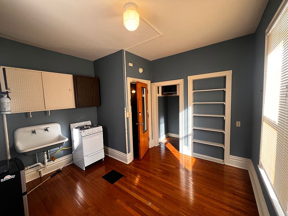 2nd image of 527 E College St #6