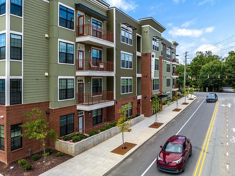 360 Hilliard Apartments — Photo 19