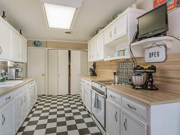 5th image of 4206 Mesa Cir