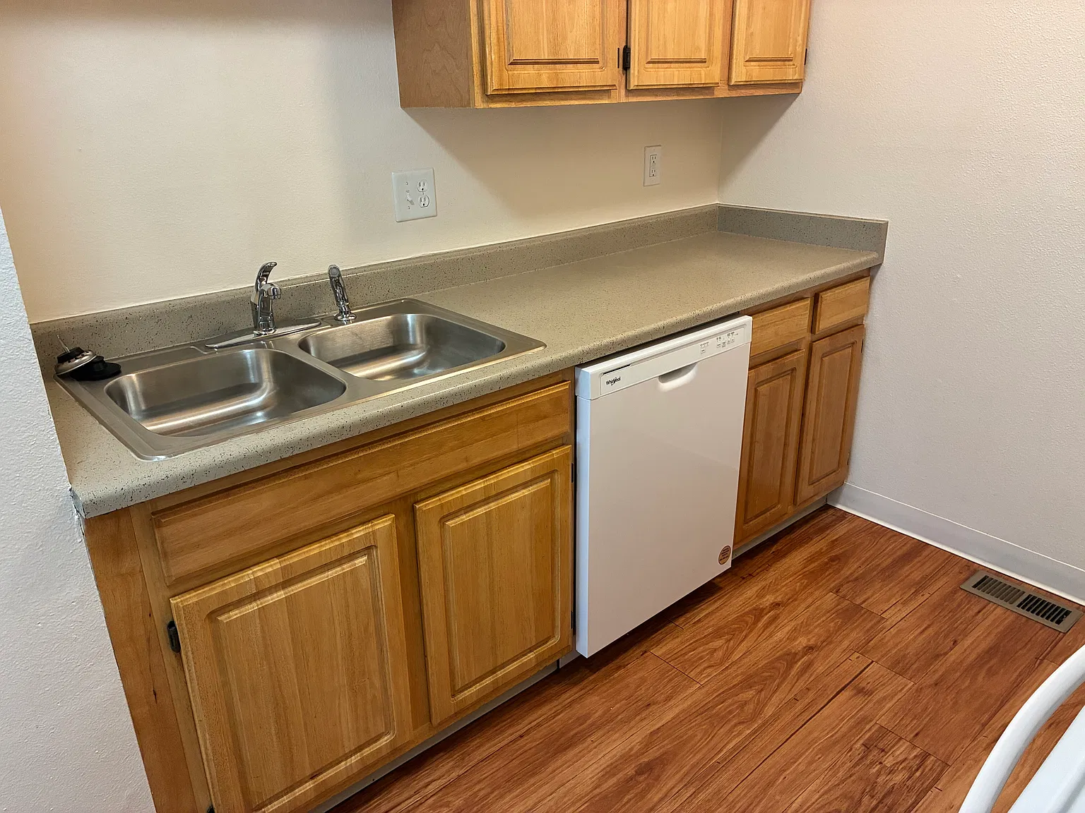 2 bed, 784 sqft, $1,500 — Photo 4