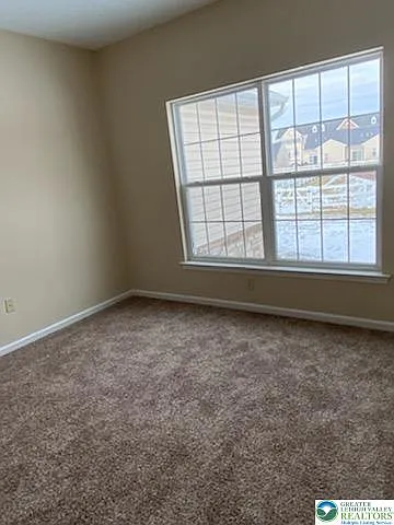 251 Huntington Ln — Photo 10