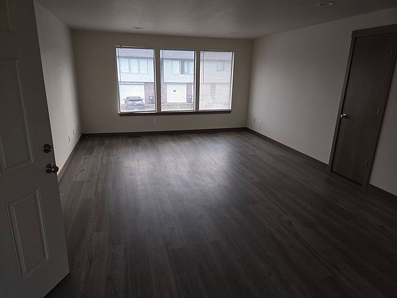 4th image of 203 Stanford Dr