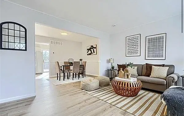 8 King Richard Ct — Photo 3