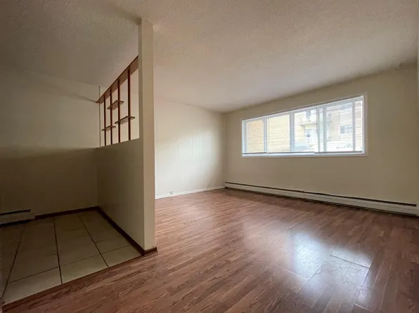 4045 Robinson St #6, Regina, SK S4S 3E1