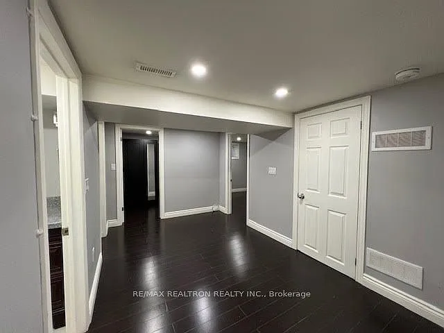Building Photo - 37 Kenton Dr #LOWER LEVEL