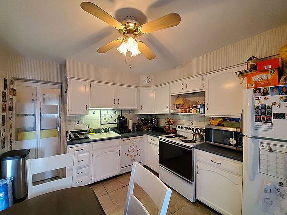 5th image of 20 Heritage Dr APT A