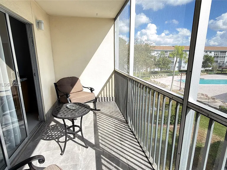 12500 SW 5th Ct #307M — Photo 32