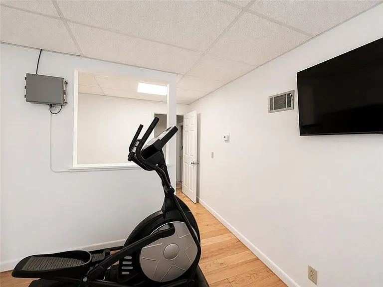 31 Foster St — Photo 12