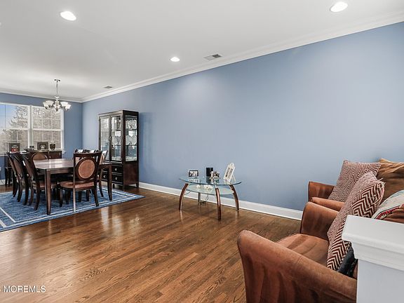 3rd image of 10 Winged Foot Drive