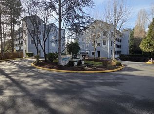 6125 NE 175th St APT M102, Kenmore, WA 98028