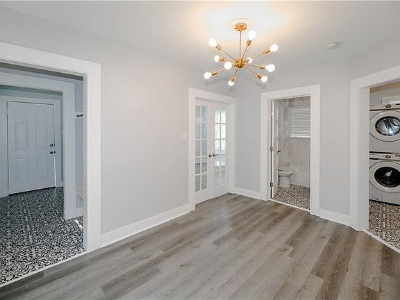 2nd image of 1119C W 9th St #C