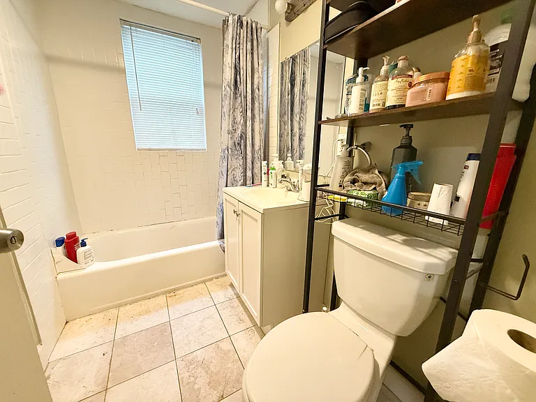3977 Washington St #1R — Photo 7