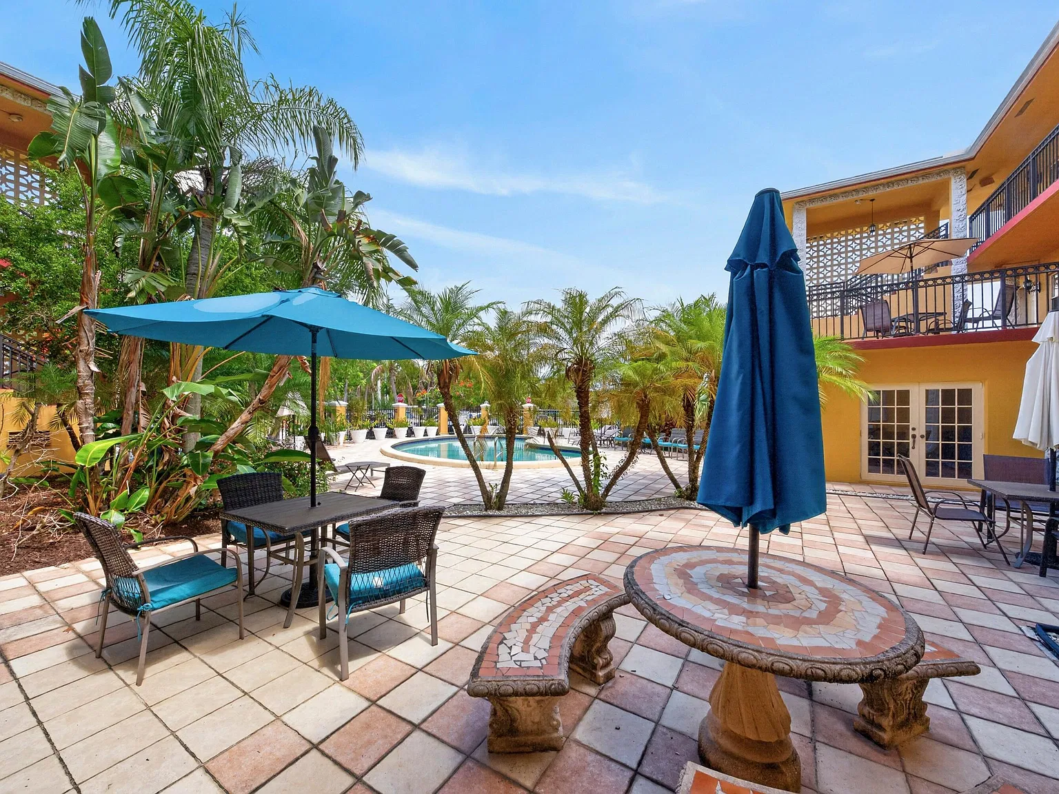Sevilla Courts Condo — Photo 3