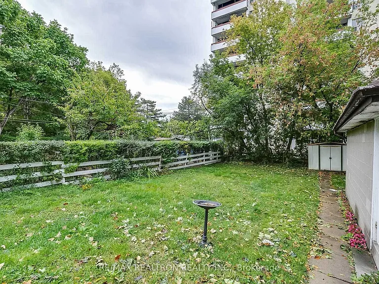 27 Highland Park Blvd — Photo 7